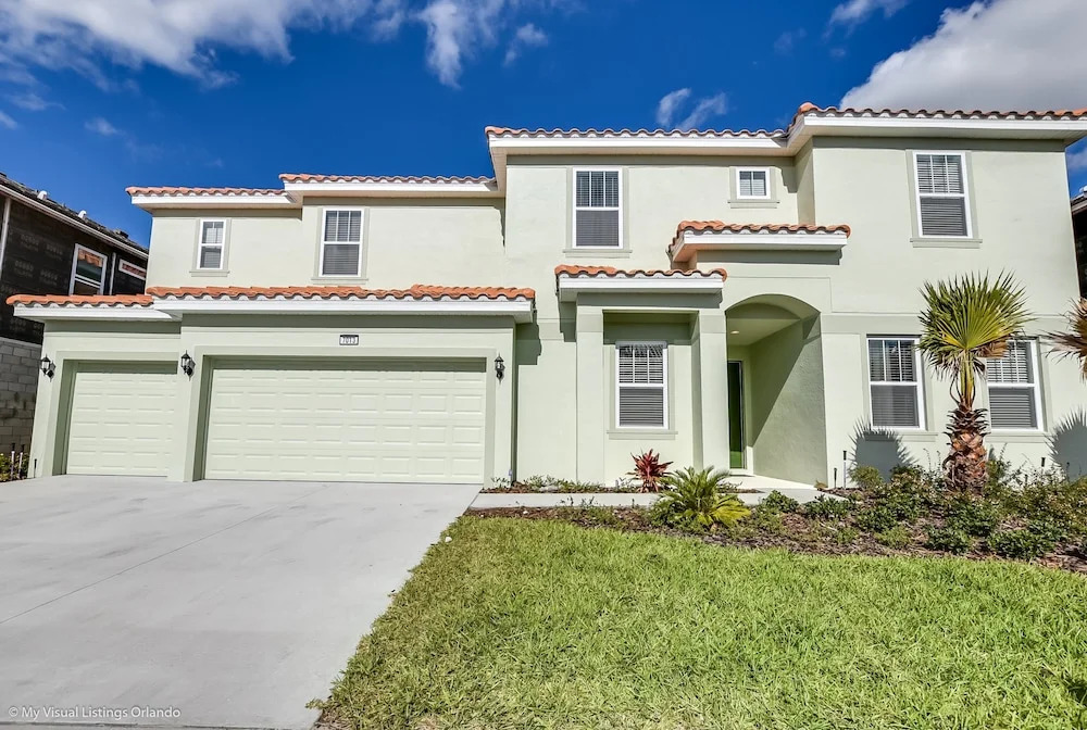 14 Bdrm 11 BA Sleeps 30