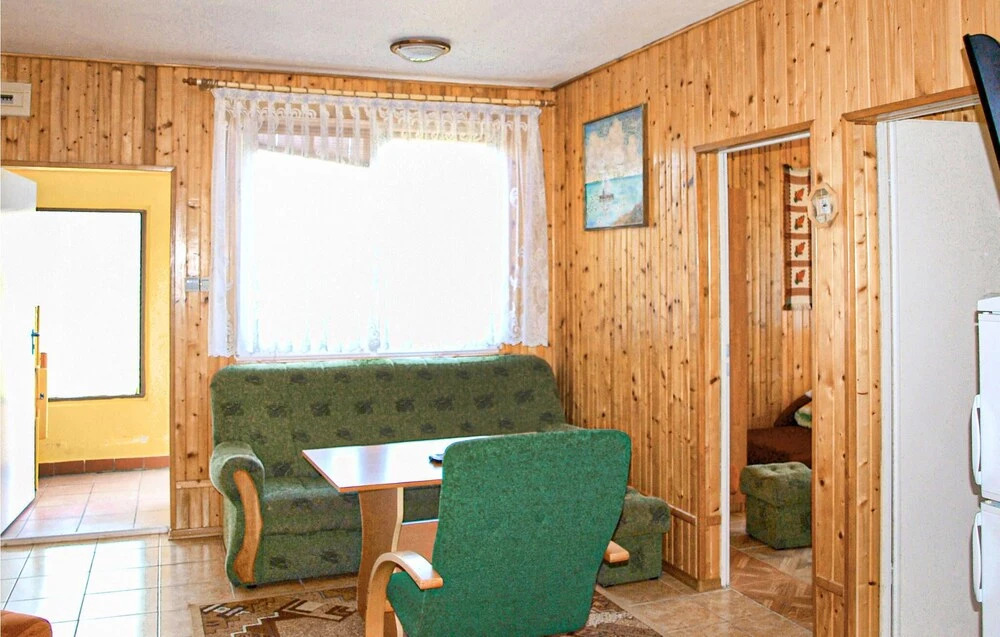 Cozy Home In Kopalino With Kitchen