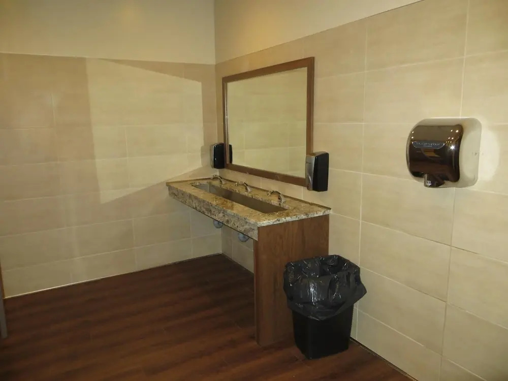 Airport Motor Inn