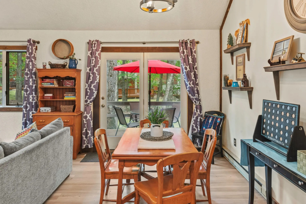 Boulder Pointe by Avantstay Deck & Forest Views, Boulder Lake Club Passes