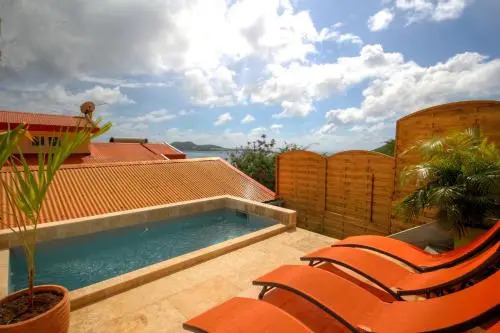 Villa avec piscine et vue mer