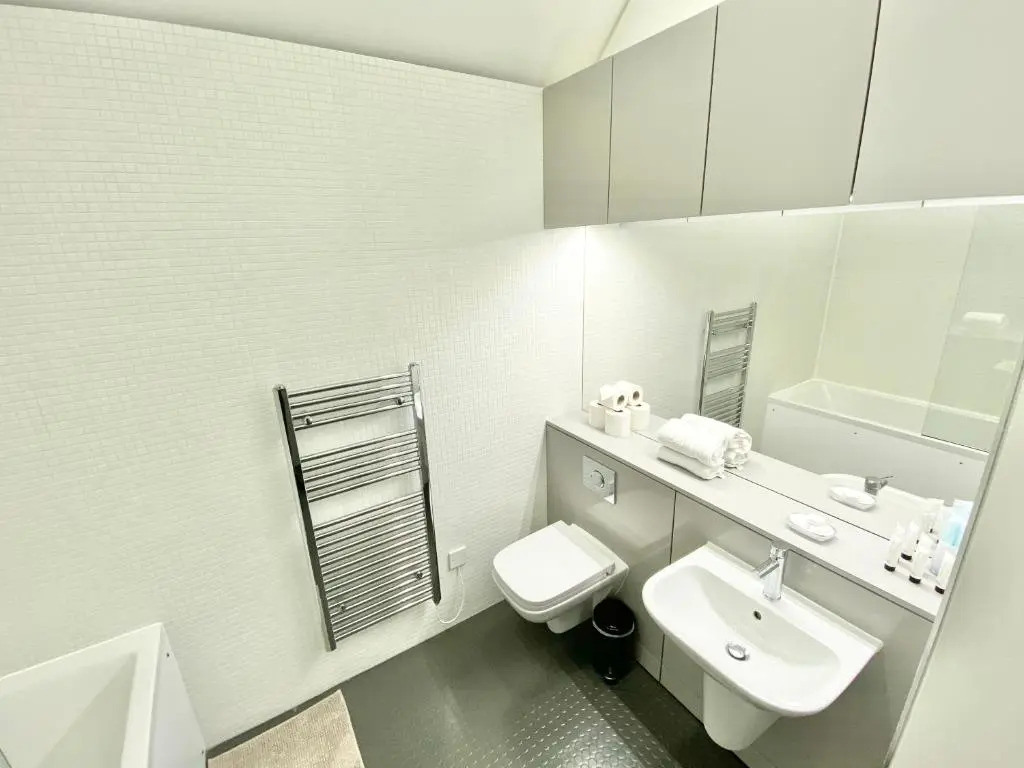 Large Townhouse 5 Beds with Two Parking Spaces - Manchester City Centre