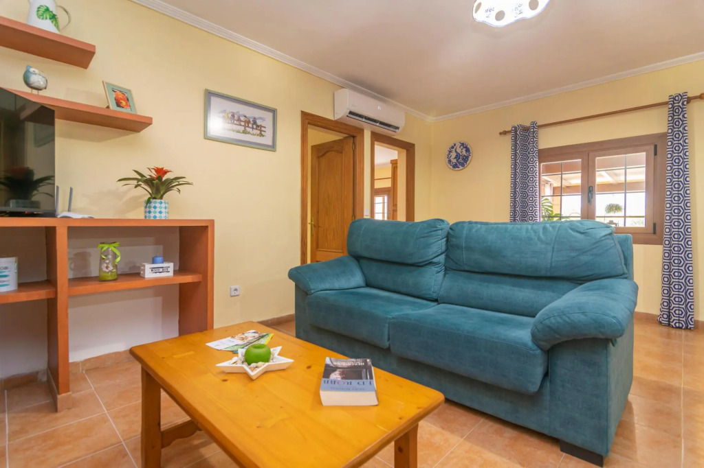 CAN TOMEU - Beautiful villa with private garden and pool in a quiet area. Free WiFi