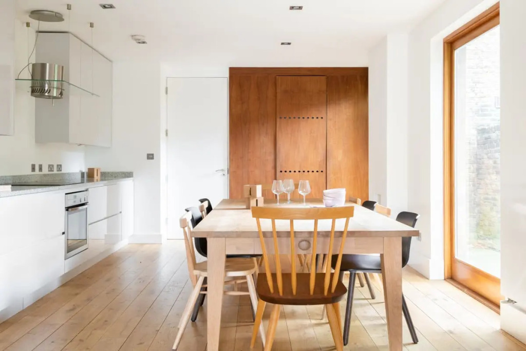 The North Kensington Retreat - Bright 4BDR House with Parking & Garden