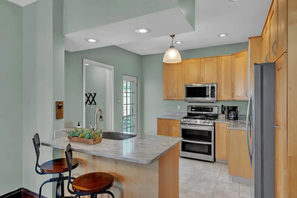 Oakley Square 3br Charmer - Total Walkability 3 Bedroom Home by RedAwning
