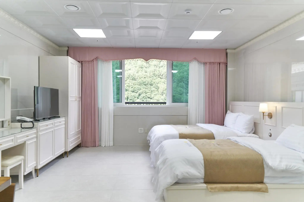 Taebaek Hotel