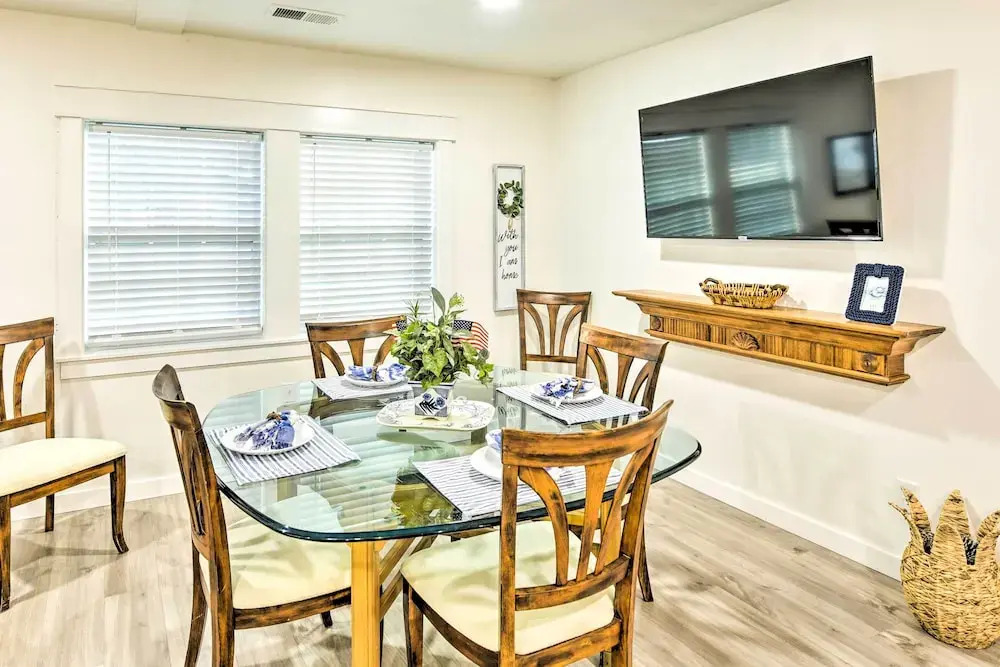 Bright Beaufort Home w/ Porch & Fire Pit!