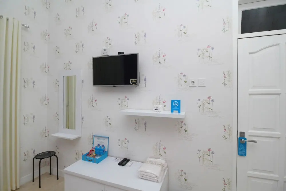 Londres Bed and Breakfast RedPartner near Gembira Loka Zoo
