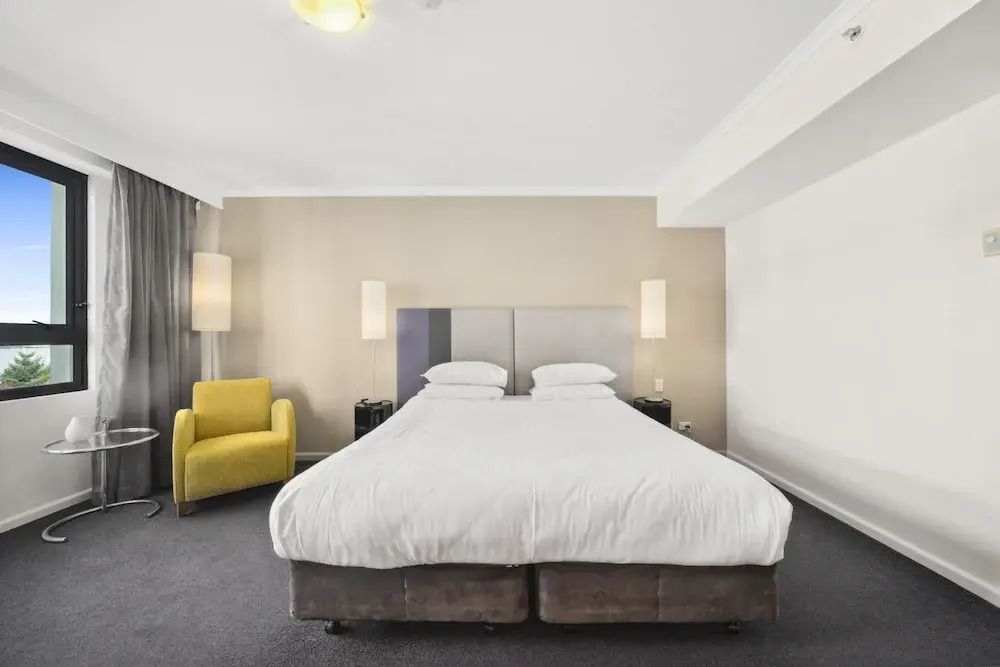 Bright Studio With Pool Access in Parramatta