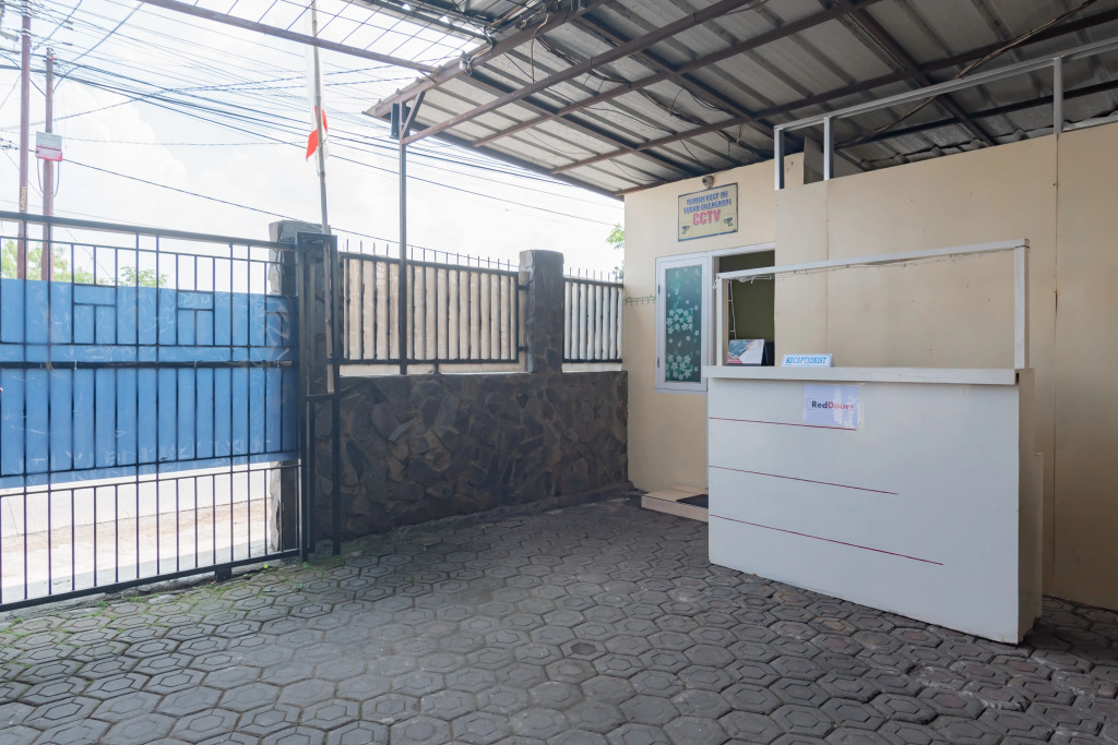RedDoorz Syariah Near Tugu Pandanwangi Cianjur