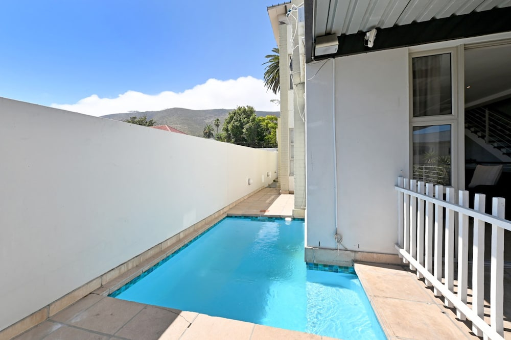 5 Bed House Pool Fresnaye Sea Point