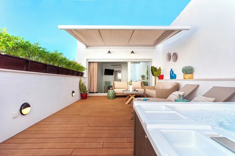Marvelous 2-bedroom Apartment With Terrace in Triana. Castilla II