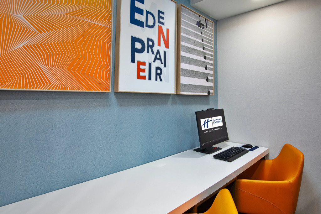 Holiday Inn Express & Suites Eden Prairie - Minneapolis by IHG
