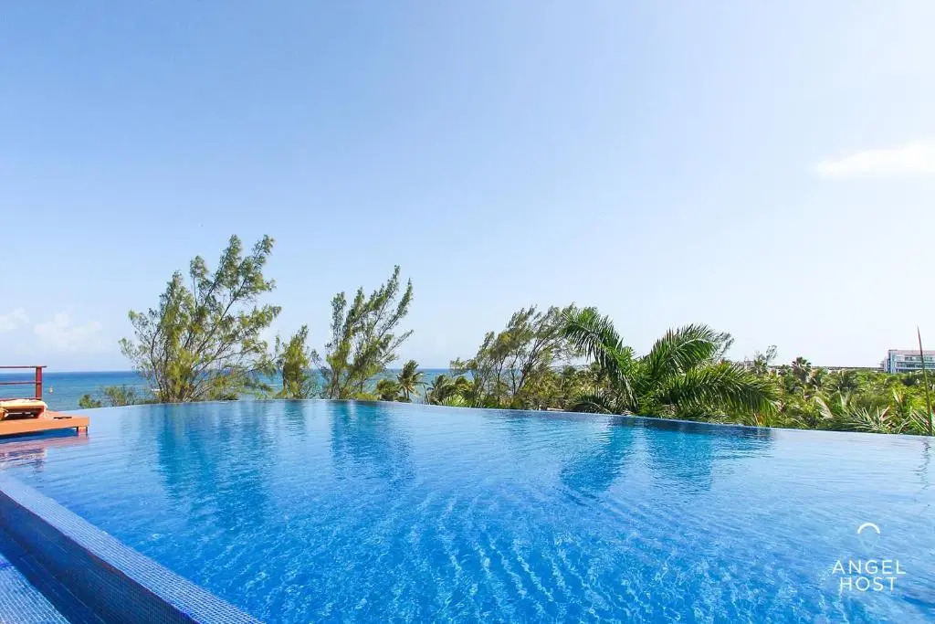 Fabulous Playa Getaway at 38th and Beach plus 2 Pools Onsite!