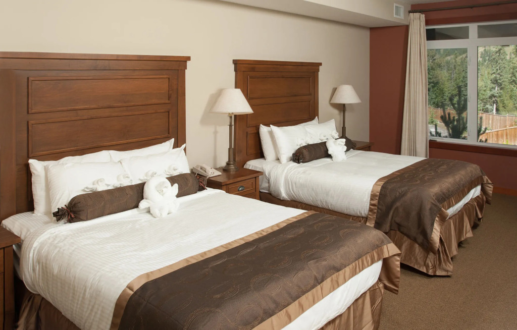 Blackstone Mountain Lodge by CLIQUE