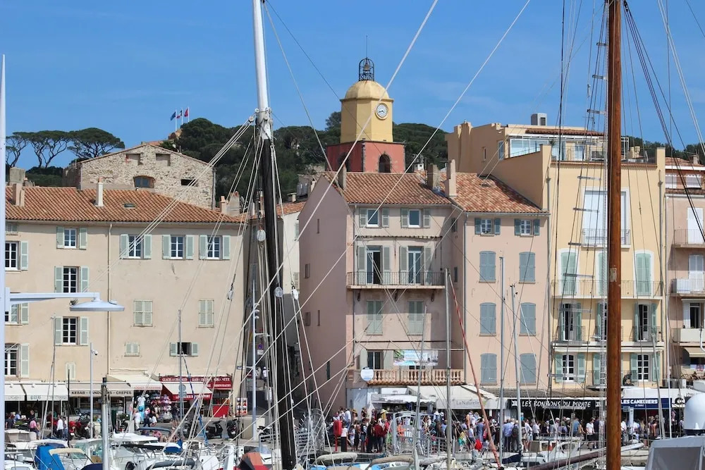 Studio in Saint-raphaël, With Pool Access and Furnished Terrace - 5 km