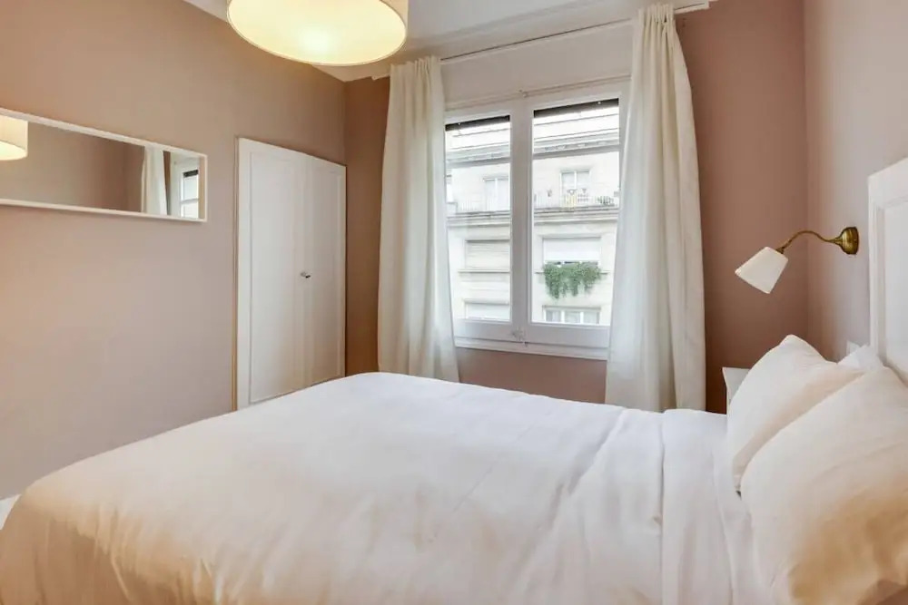 Cosy 3 Bed 2 Bath in Vibrant Eixample, Near Metro