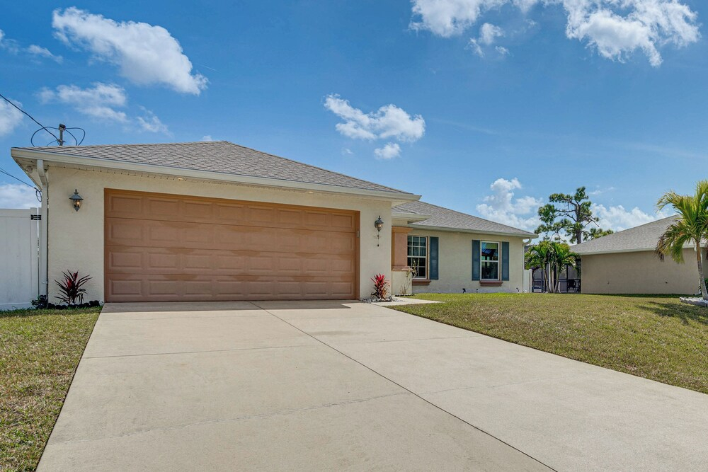 Dog-friendly Cape Coral Home: Private Pool!