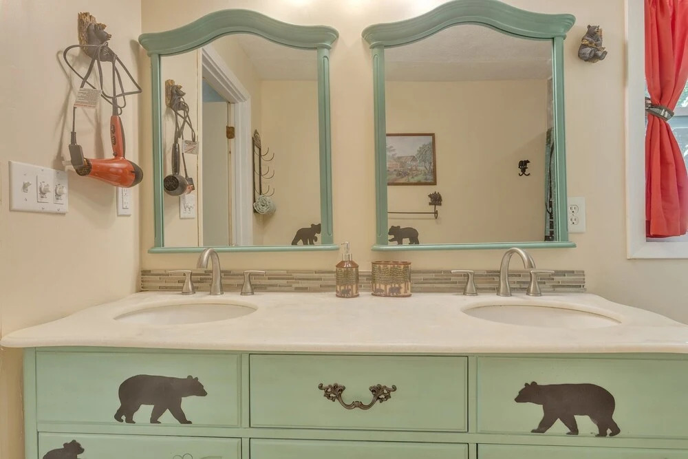 Thirsty Bear Den - Relaxing Pet Friendly Cabin In Gatlinburg 3 Bedroom Home by Redawning