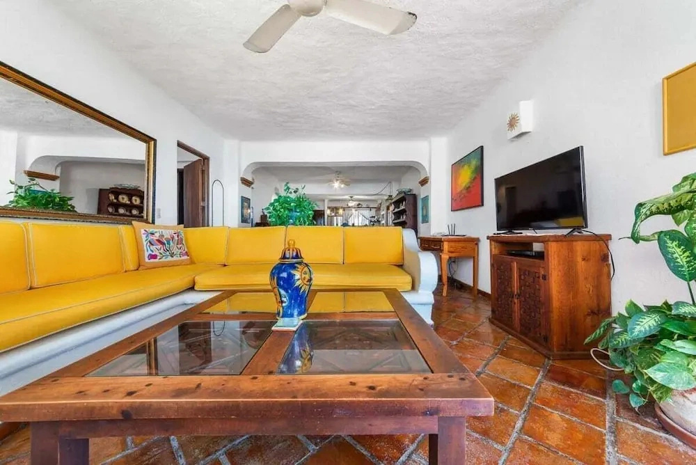 Ocean View 2Br Condo-balcony-beach-pool - 305