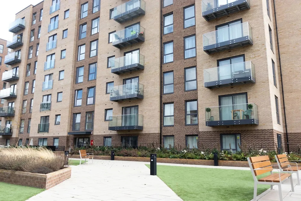 Livestay - 1bed Apt Private Building Free Parking