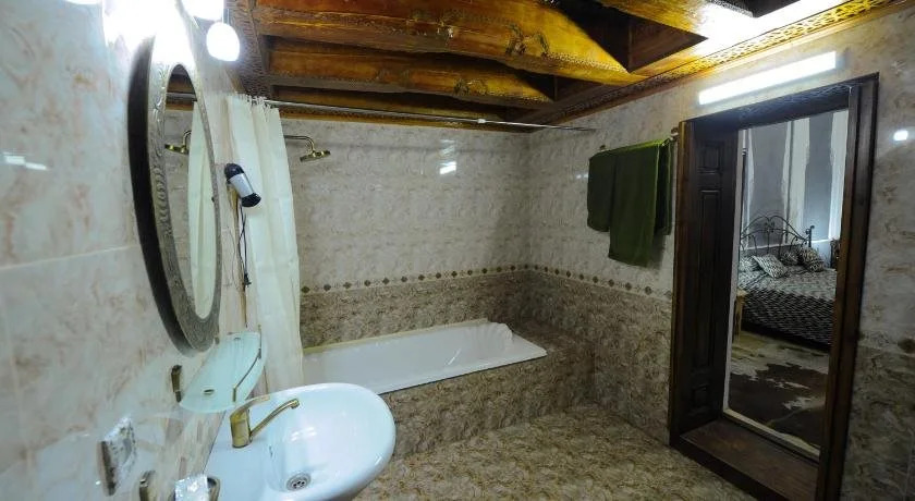 Bibi-Khanym Hotel