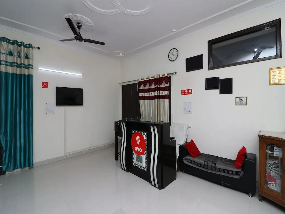 OYO 13195 The Abodes Guest house