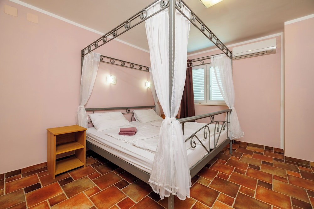House Davorka