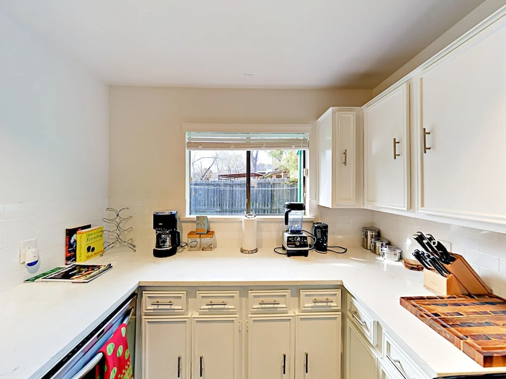 1802 Kinney Avenue Home 2 Bedrooms 2 Bathrooms Home