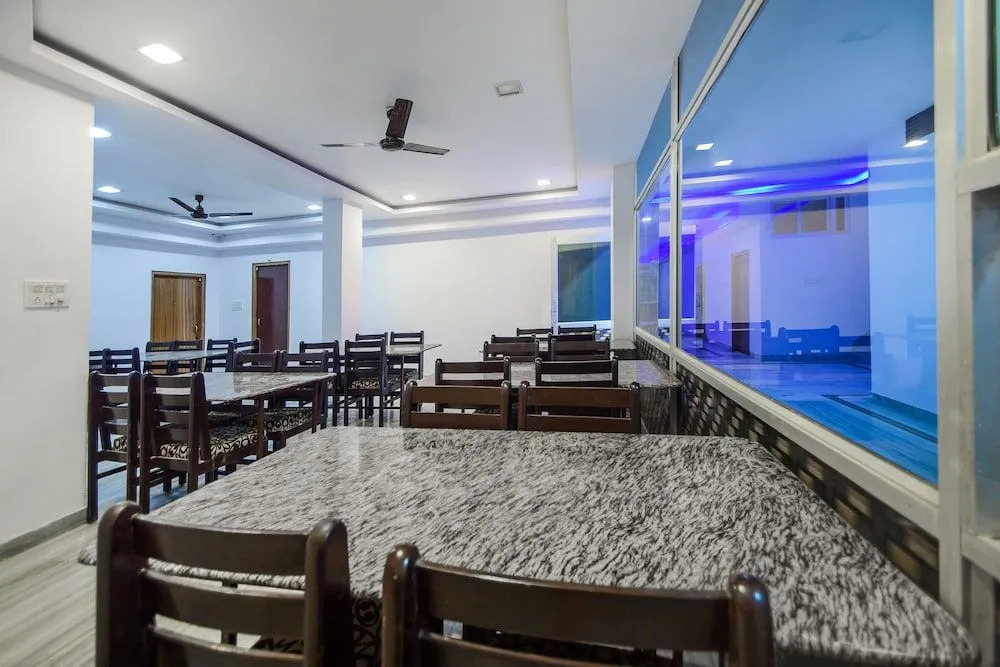 OYO 18671 Ashirwad Palace Hotel
