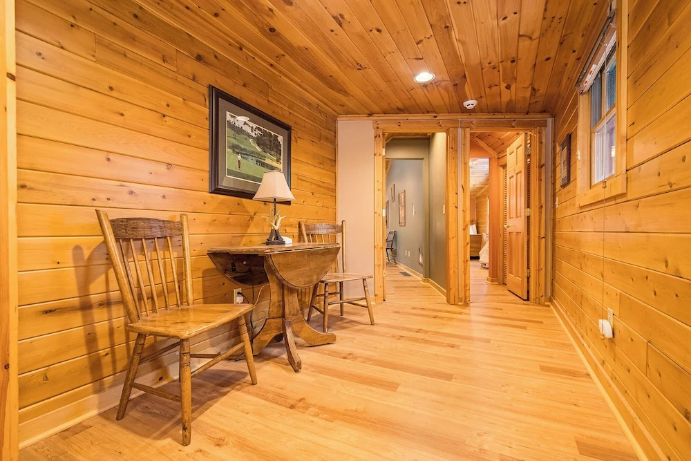 Grand Chestnut Lodge