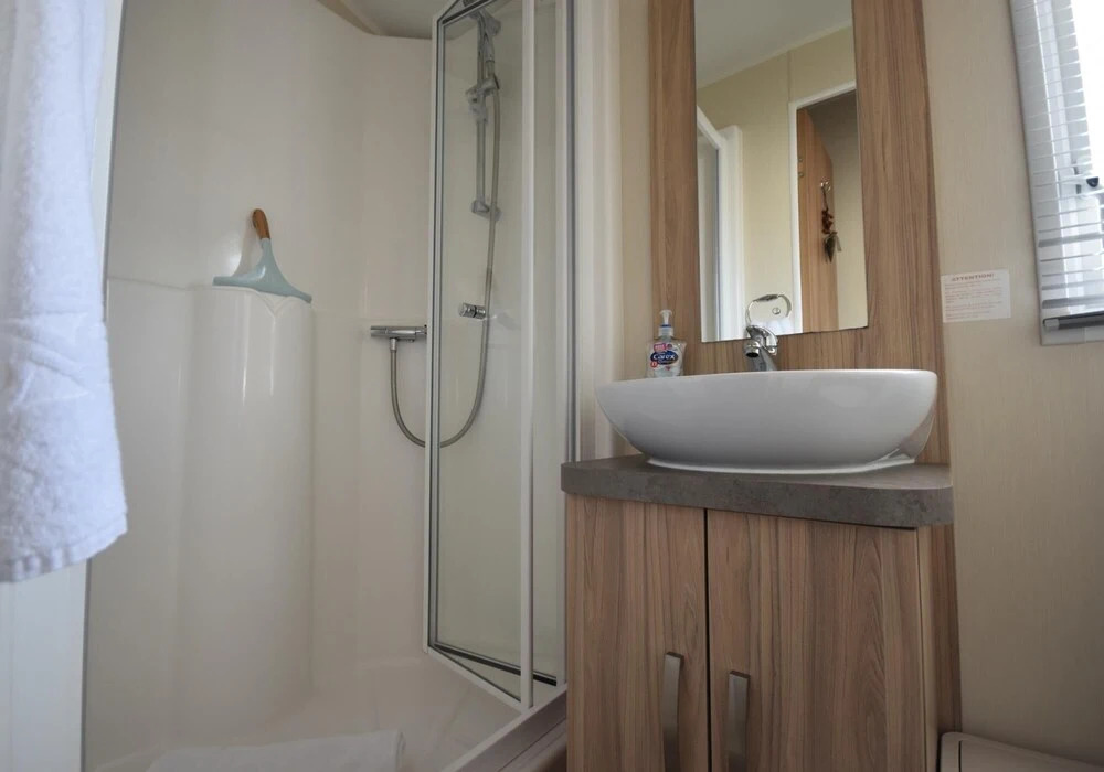 Benarama Lovely Dog Friendly Two Bed Lodge Sleeps 4 Close to Ryde