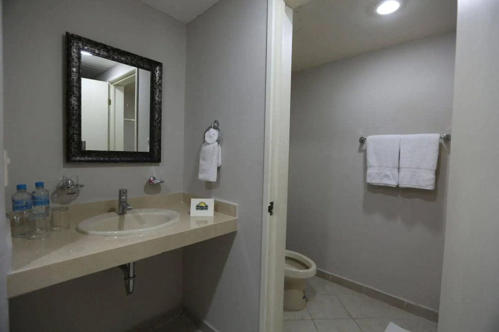 Boca Inn Hotel & Suites