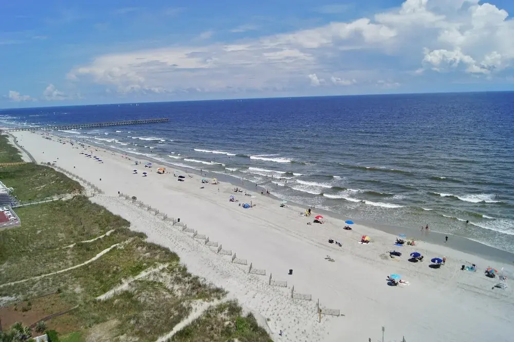 Sunrise Pointe 11f 3 Bedroom Condo by RedAwning