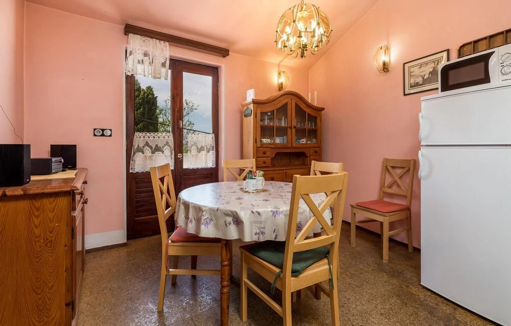 Nice Home in Sveti Juraj With Wifi and 5 Bedrooms