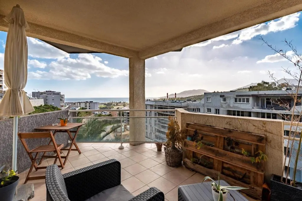 U Nidu - à Ajaccio, Magnifique appartement 4 couchages vue mer
