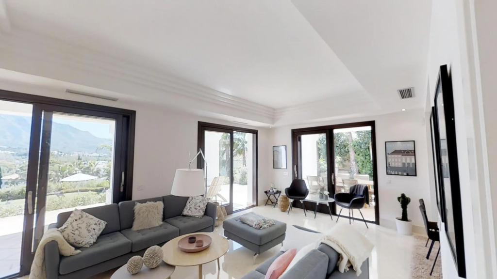 27175-Luxury Villa with heated pool