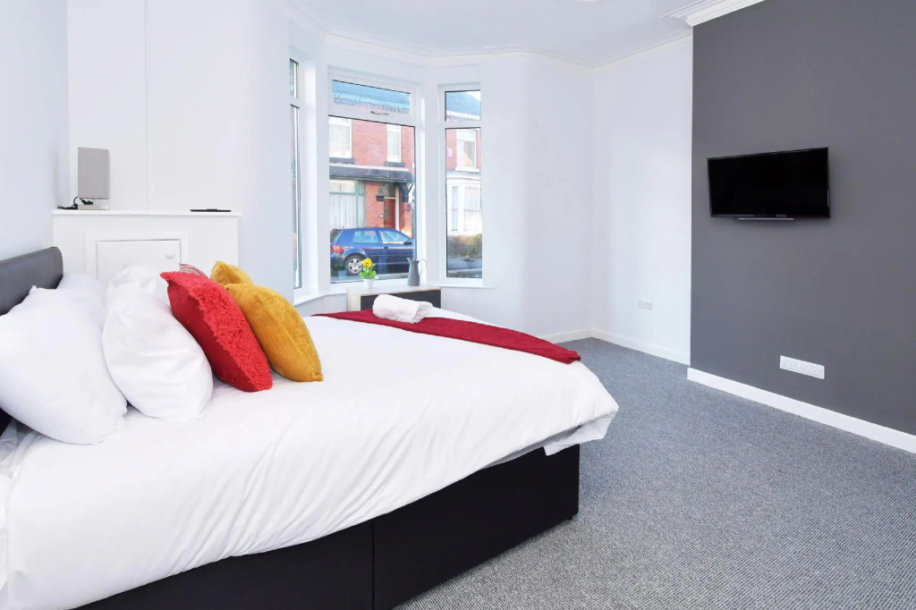 Townhouse @ 272 Walthall Street Crewe