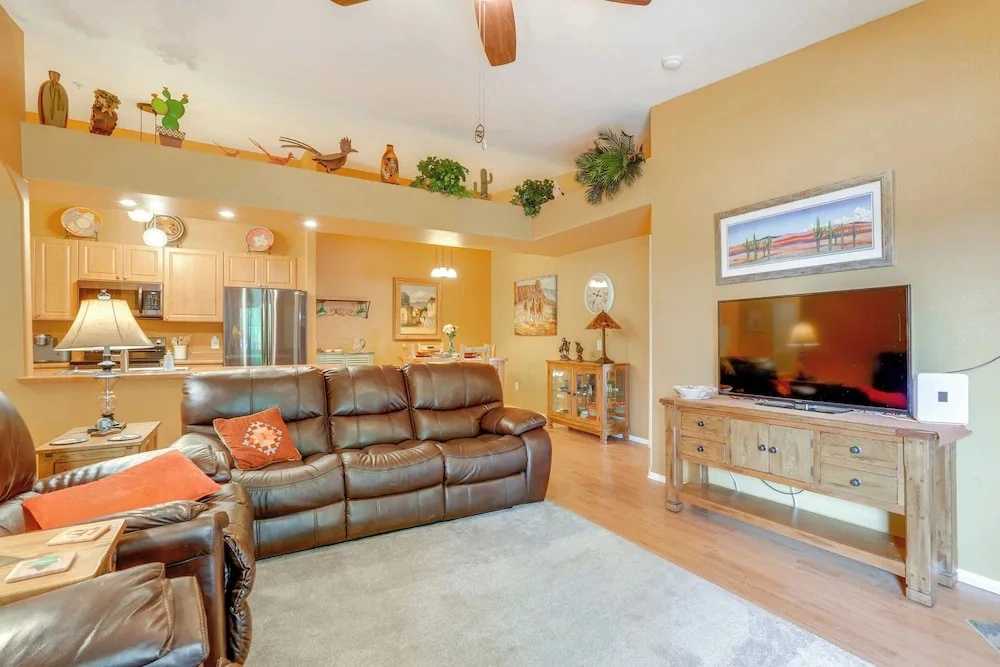 Resort-style Pools & Hot Tubs! Mtn-view Mesa Condo