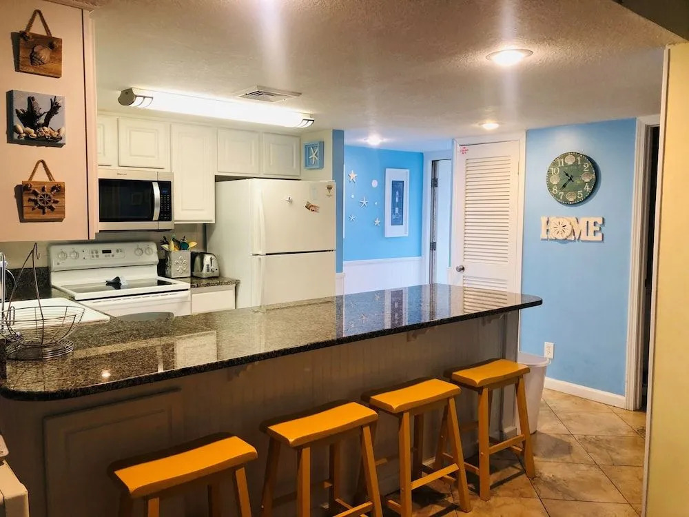 Gulf Shore Condo #311 - 2 Br condo by RedAwning
