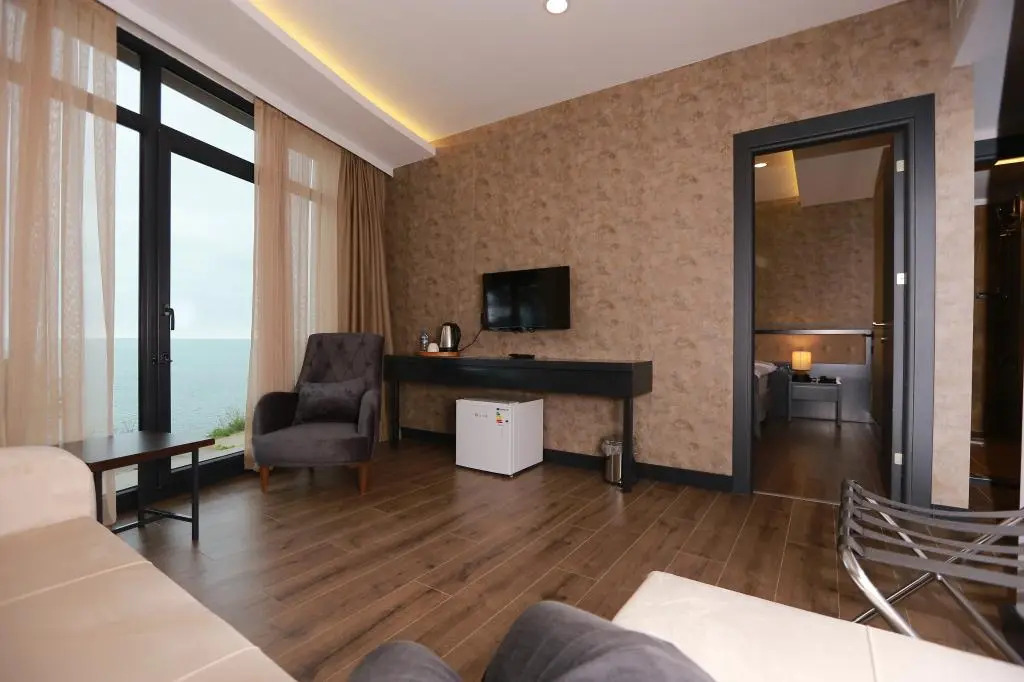 PENTAHOR HOTEL