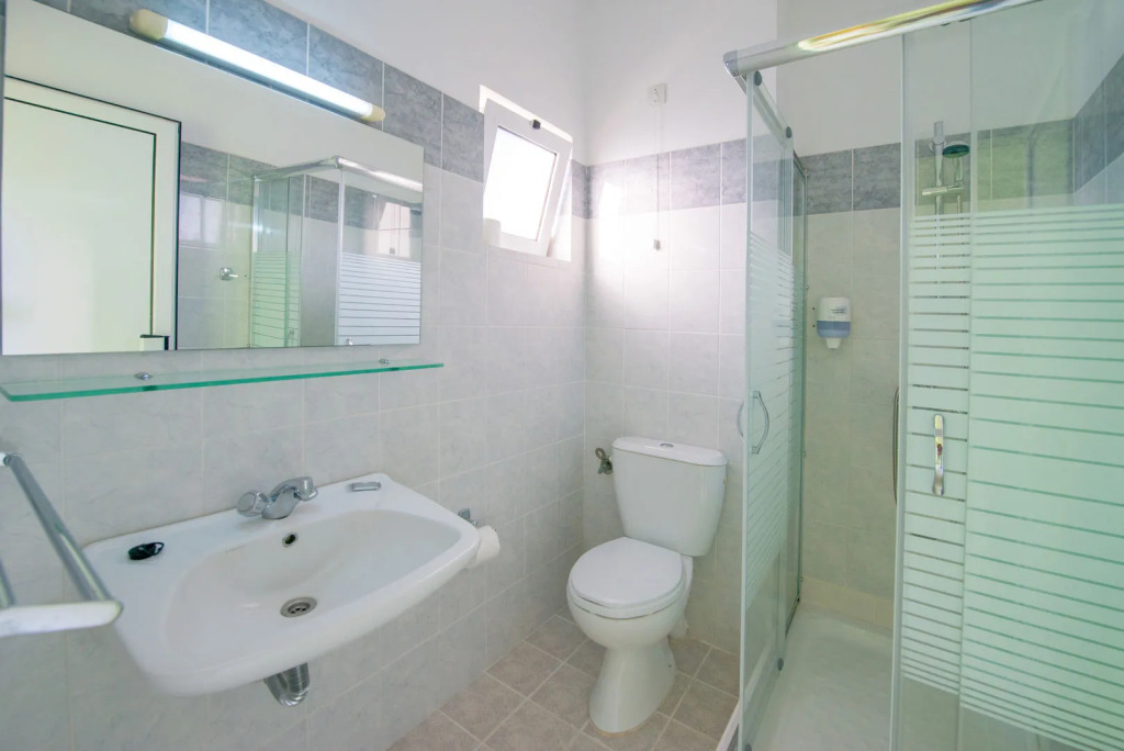 Zoes Hotel & Suites