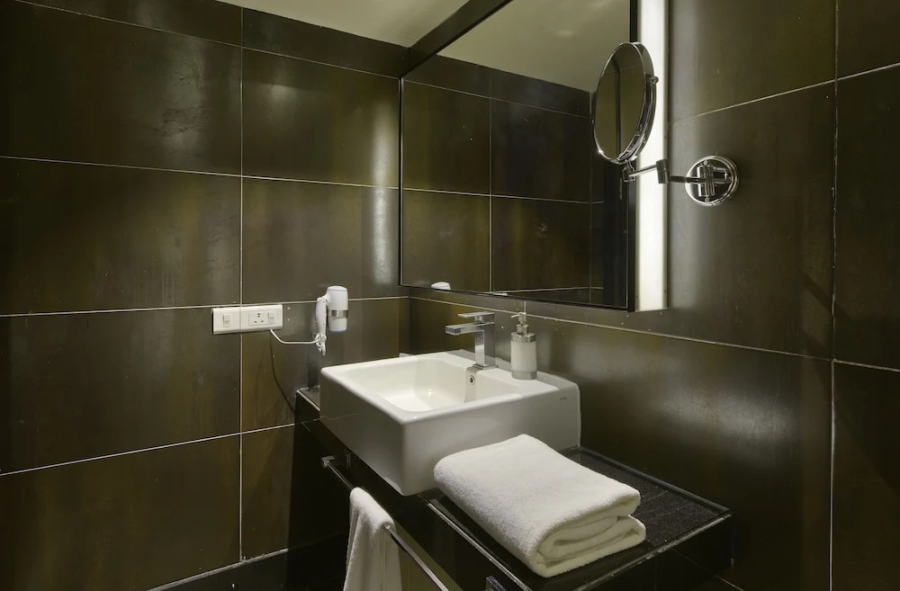 Davanam Sarovar Portico Suites