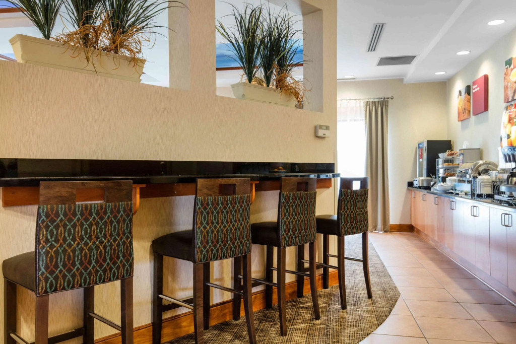 Comfort Suites Murfreesboro Shopping District