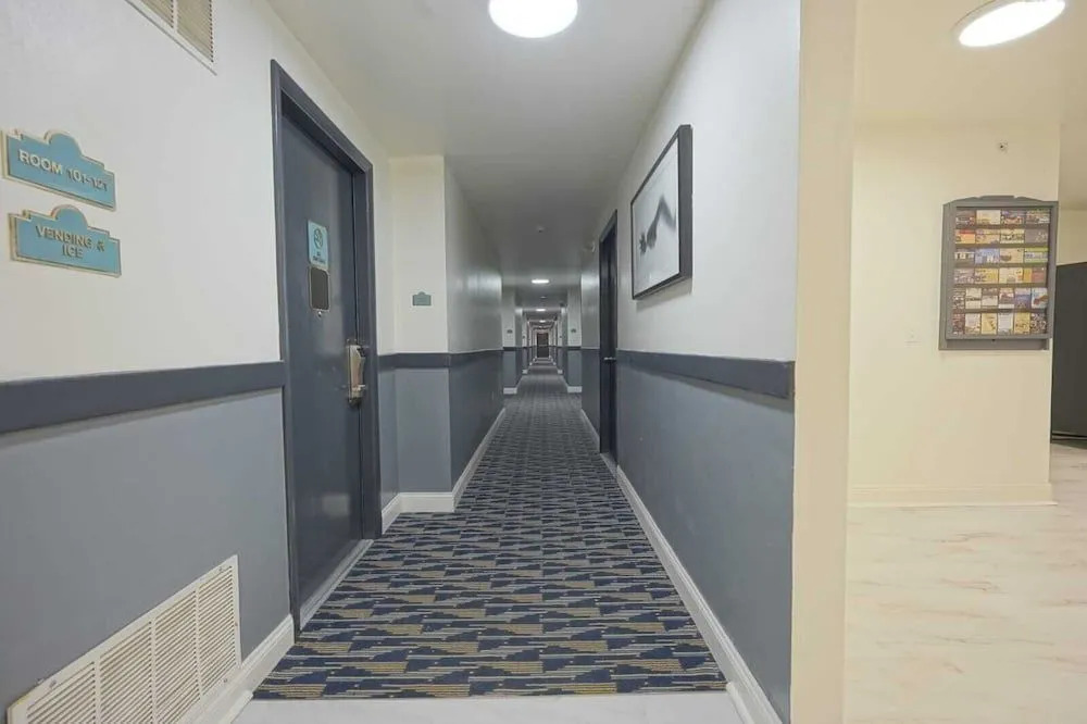 Greenwoods Inn & Suites