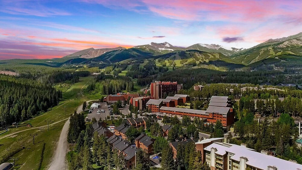 Stay Slopeside At Peak 9, Cozy Studio Steps To Apres& Dining Studio Bedroom Condo by RedAwning