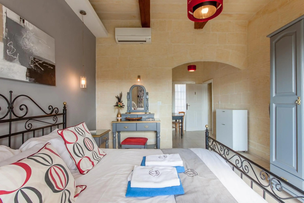 Twilight Gozitan Farmhouse With Pool - Happy Rentals