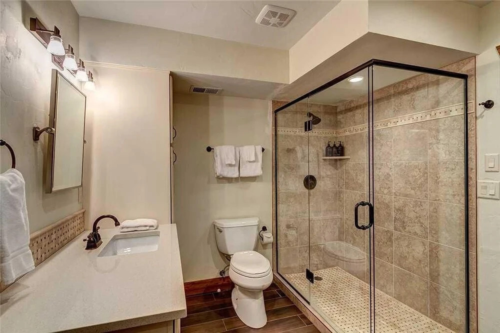 Ski-in Condo Steps From Downtown!! + Free Parking!