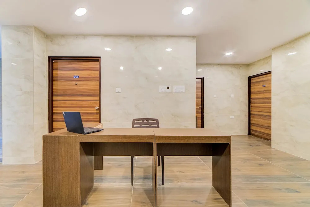 Oyo 27844 Seven a Luxury Hotel