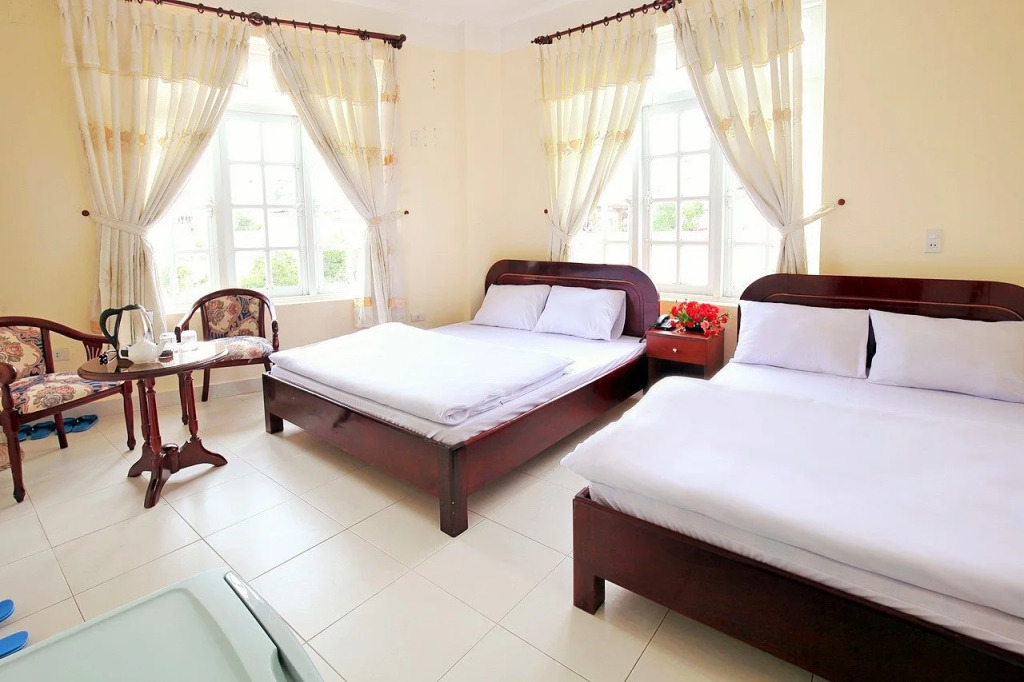 Pines Hotel
